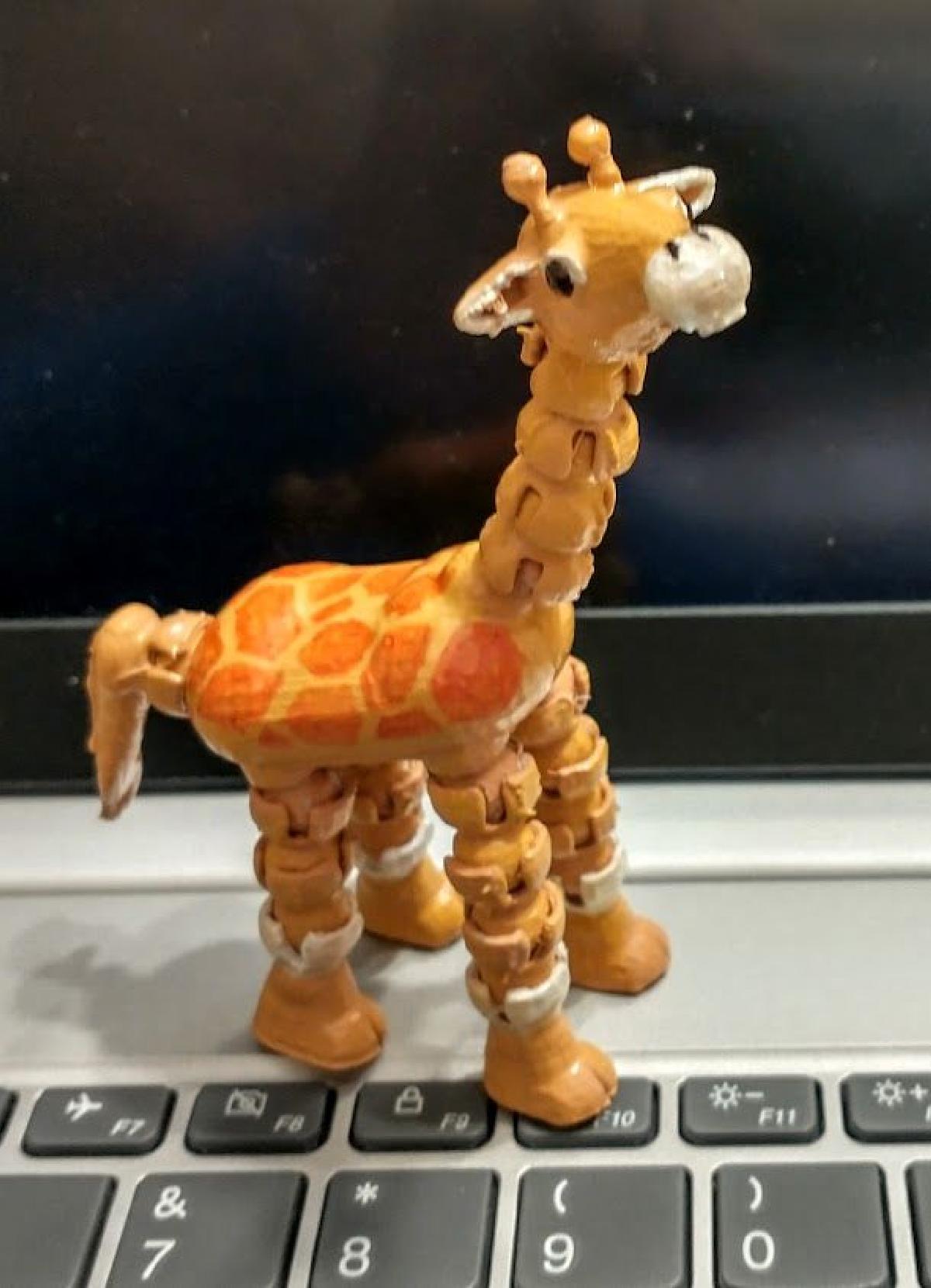 Poseable Poppin Girafa Toy