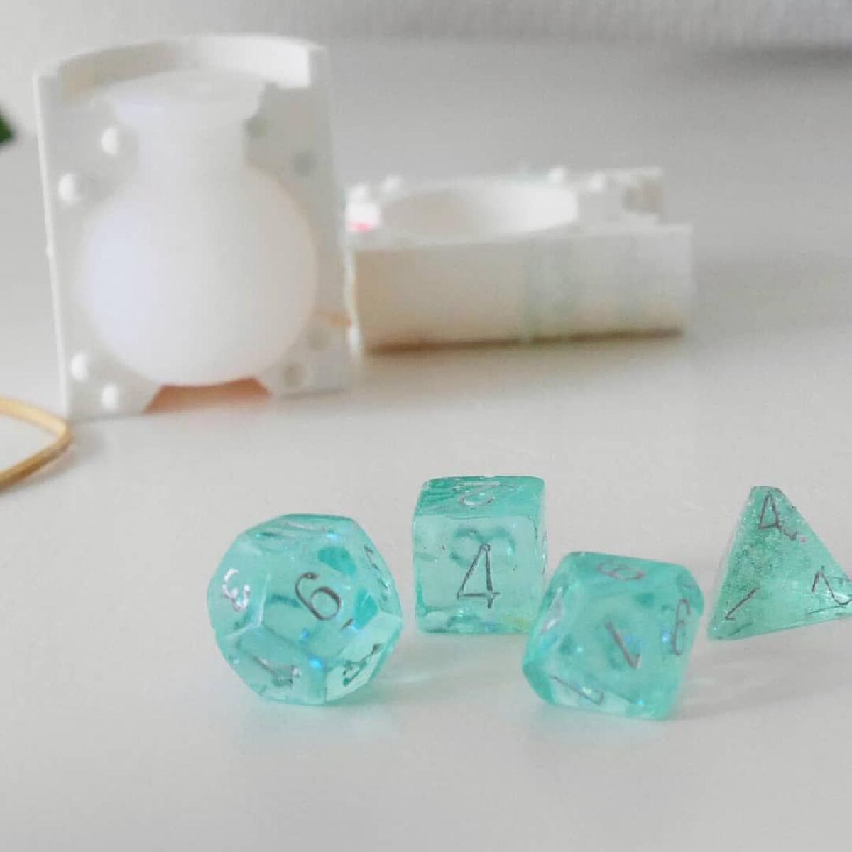 Molde de dados poliedrico positivo