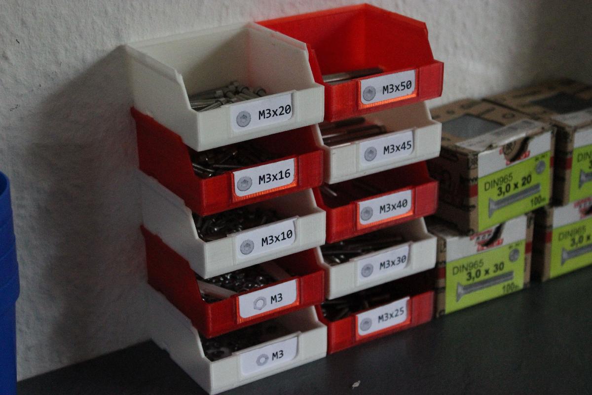 Caixa de parafuso empilhavel