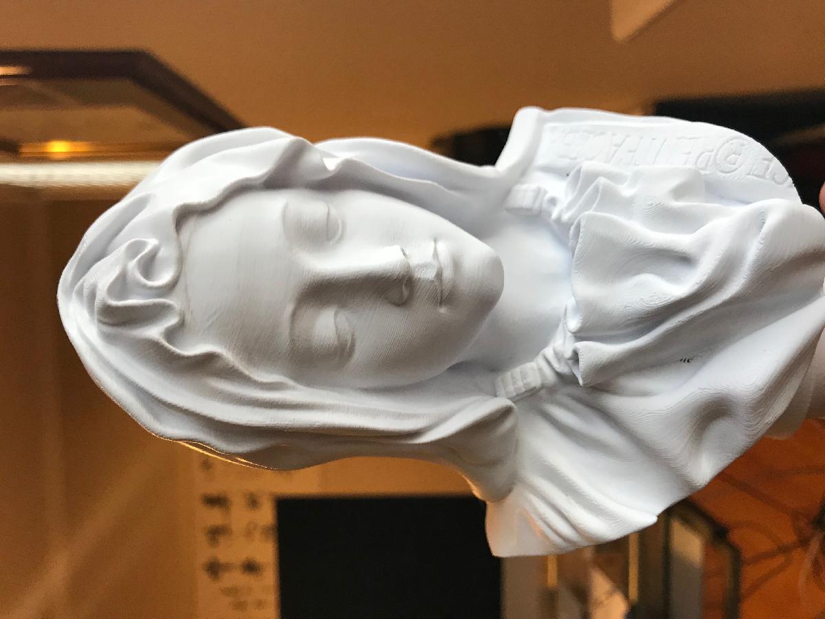 Busto de Maria (de Pieta por Michelangelo), quase nenhum apoio 