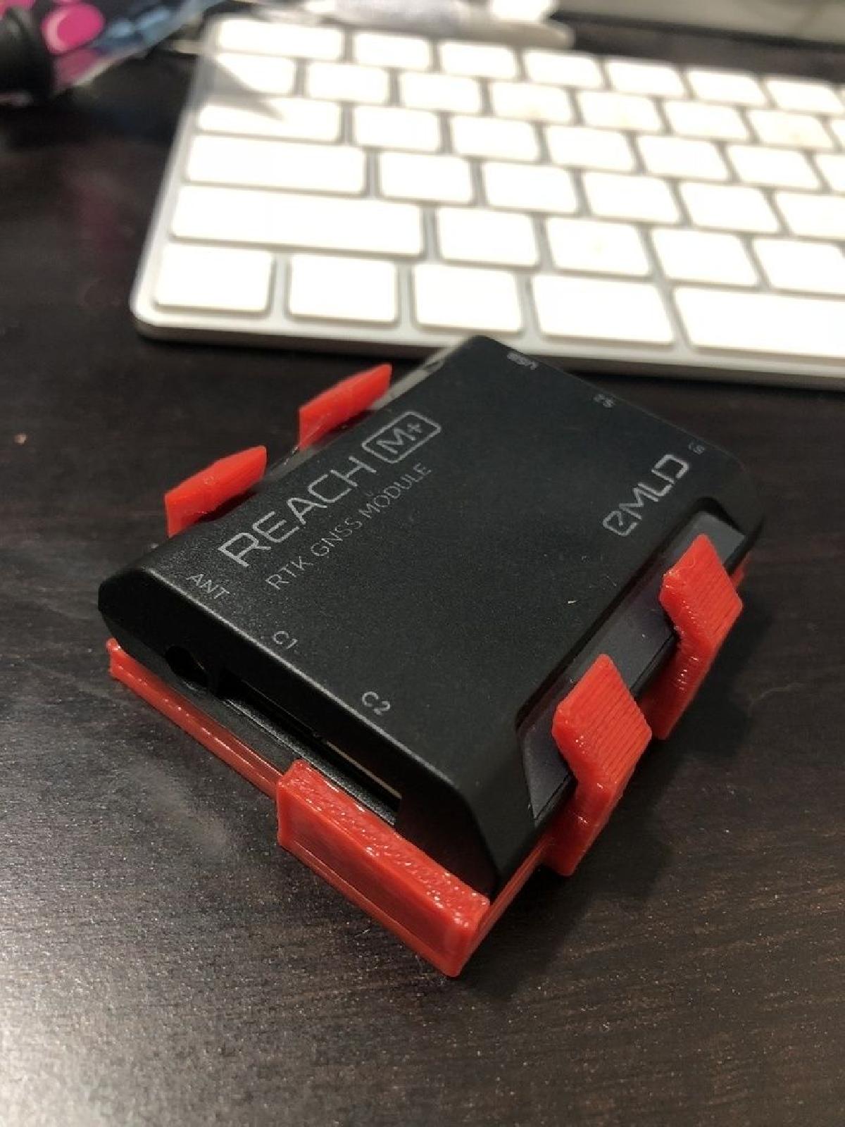 Emlid M + Montagem de suporte com opcao de parafuso ou cola