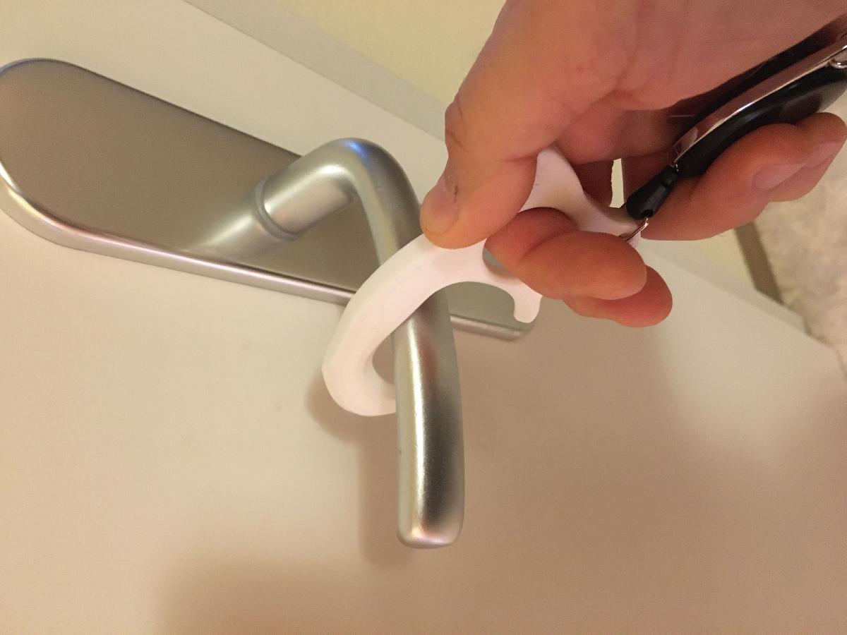 Savegrabber   porta aberta sem tocar na macaneta, (nao se esqueca de doar; )) pressione macanetas sem tocar   barreira adicional para o coronavirus e outros germes