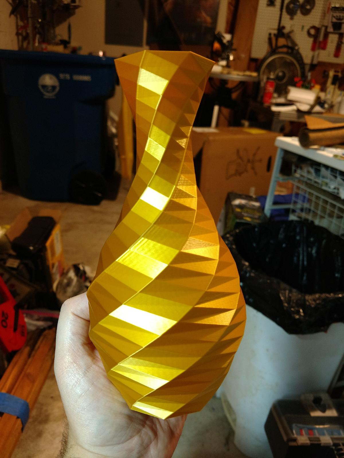 Vaso Rosa Torcido Low poly