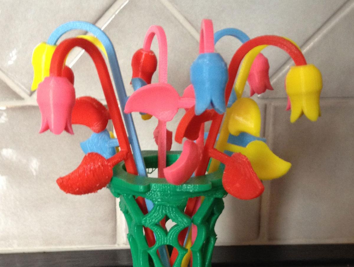 Flores da mola com vaso