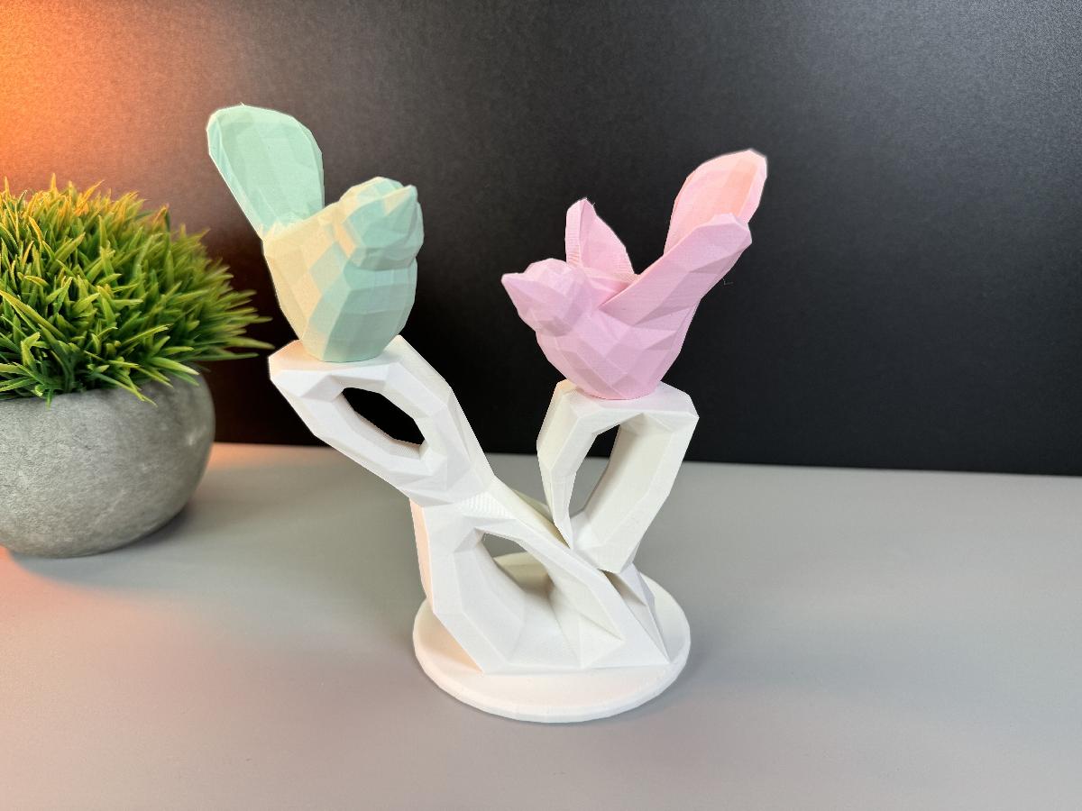 Escultura moderna do passaro (baixo poli)