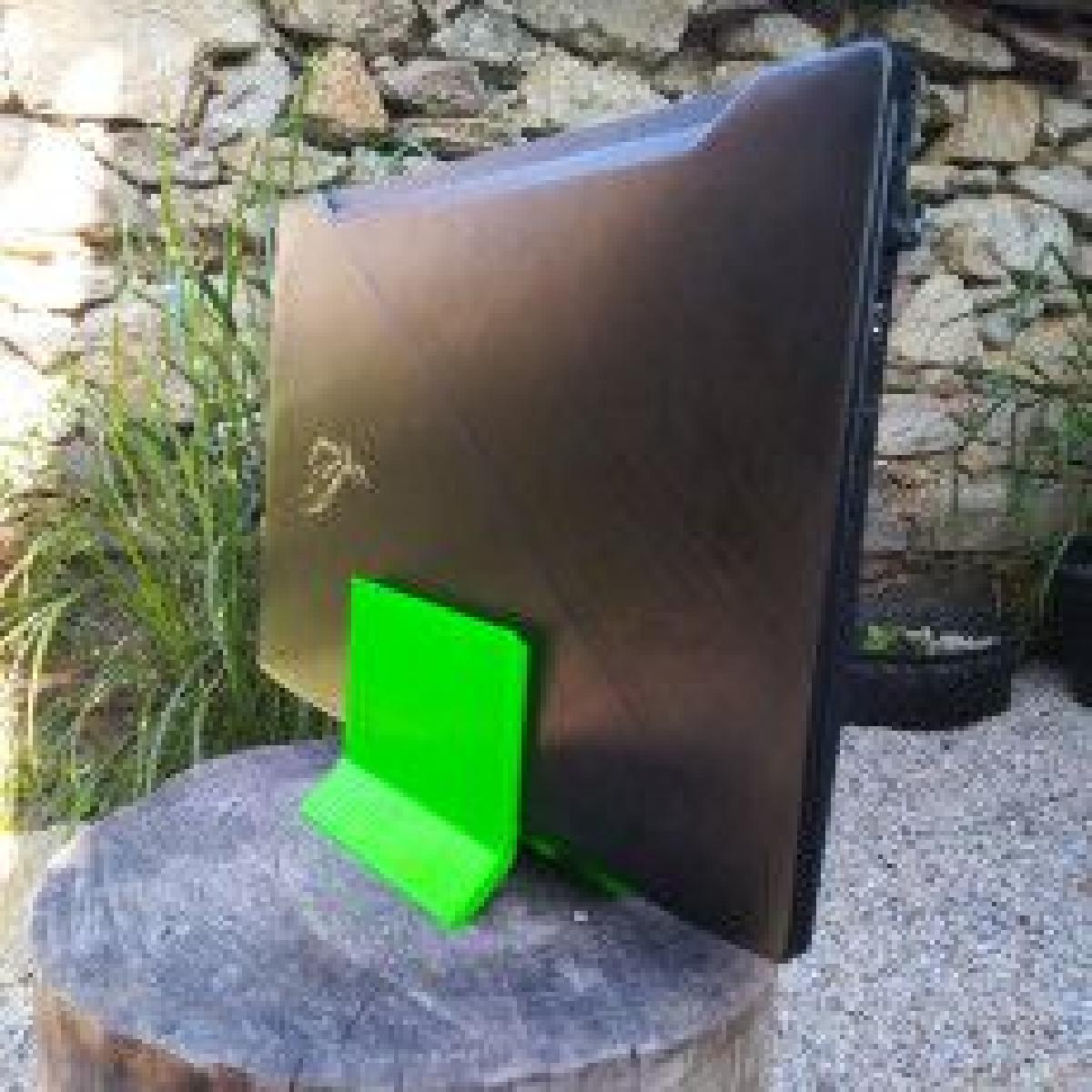 Y   Suporte Vertical para Portatil Universal v1