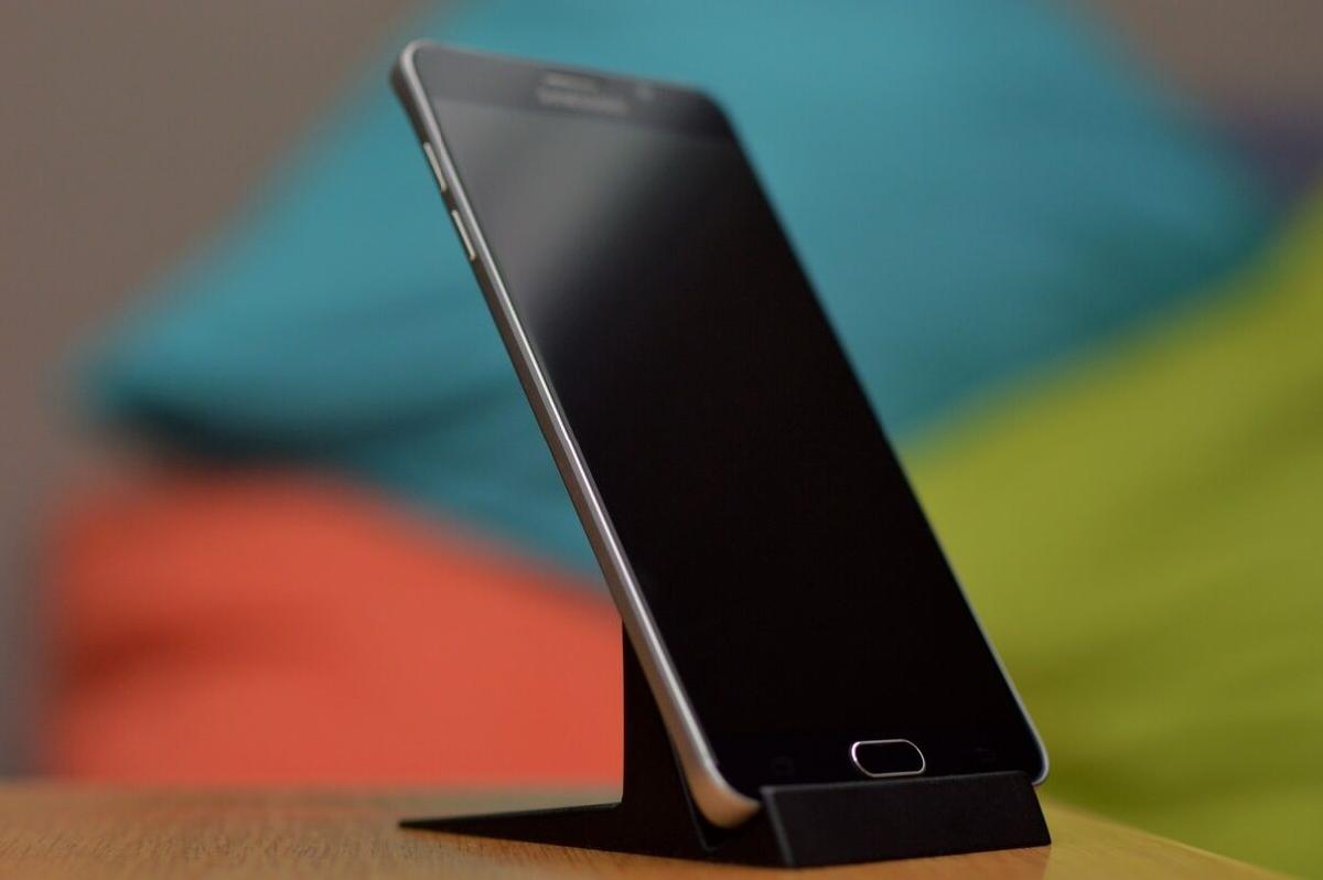 Suporte Universal para Telefones e Tablets