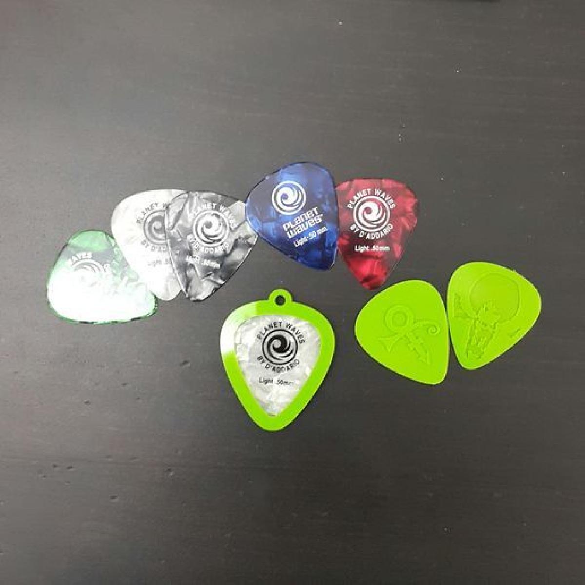 Suporte para Palhetas de Guitarra pendente