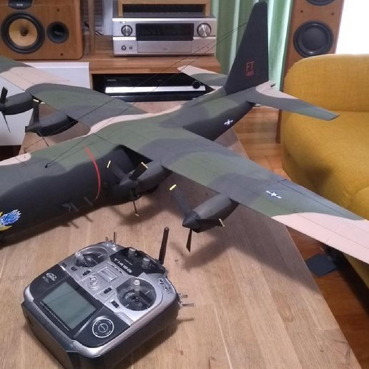 Modelo C 130 Hercules RC em escala 1:32 para impressao em modo vaso