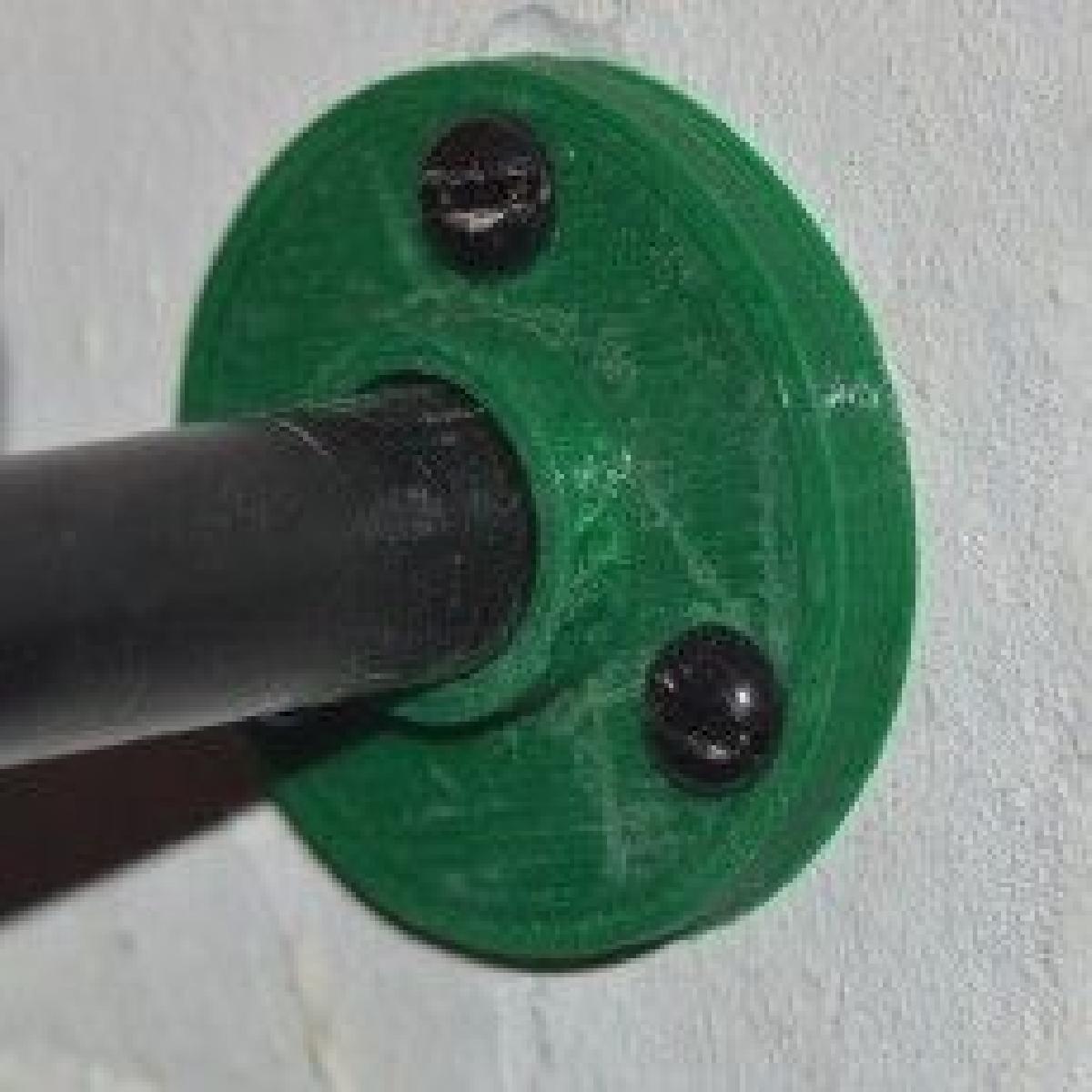 Suportes de parede para caber nos postes de varao de cortina Ikea.
