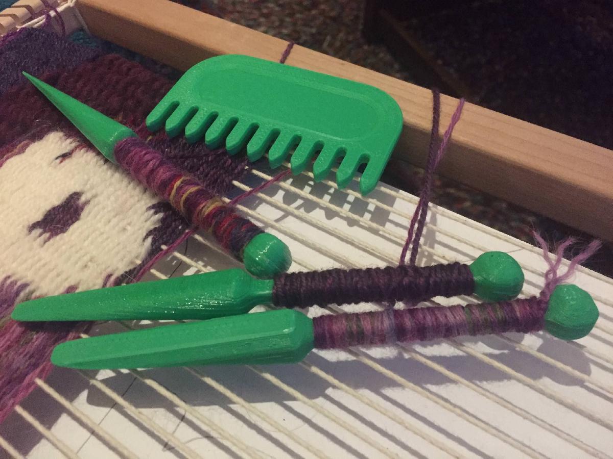 Ferramentas de tapecaria (pente e bobina)