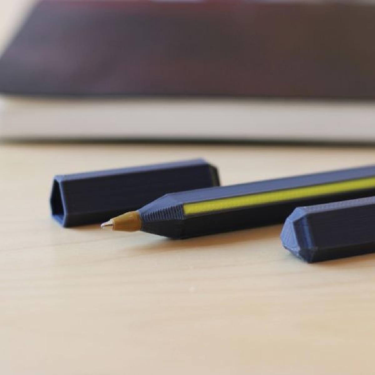 Caneta multicolorida