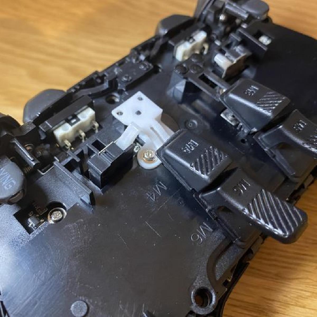 Pas de Substituicao Razer Wolverine V2 Chroma M3/M4 para Reparo