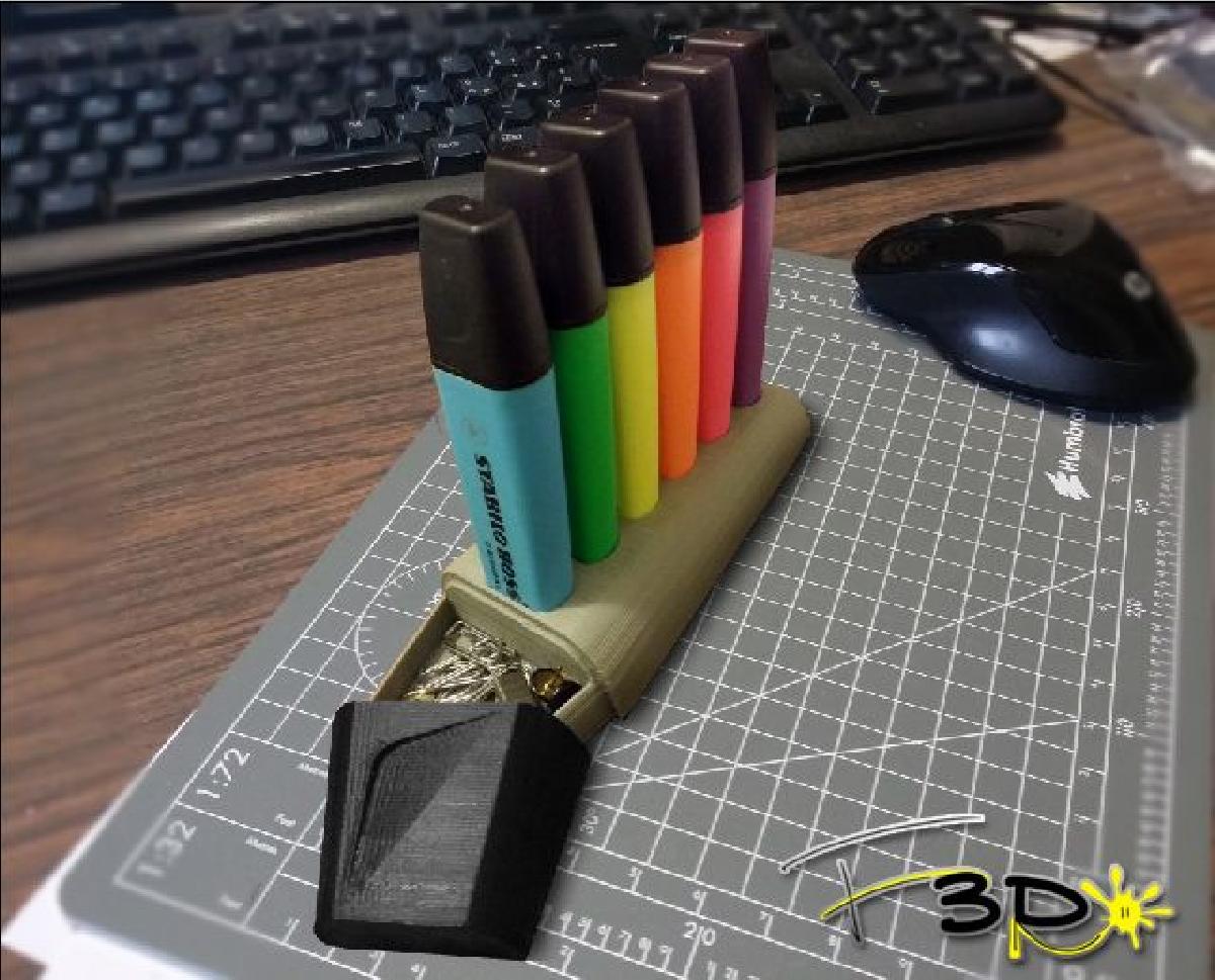 Organizador de marcadores com compartimento oculto de grampos