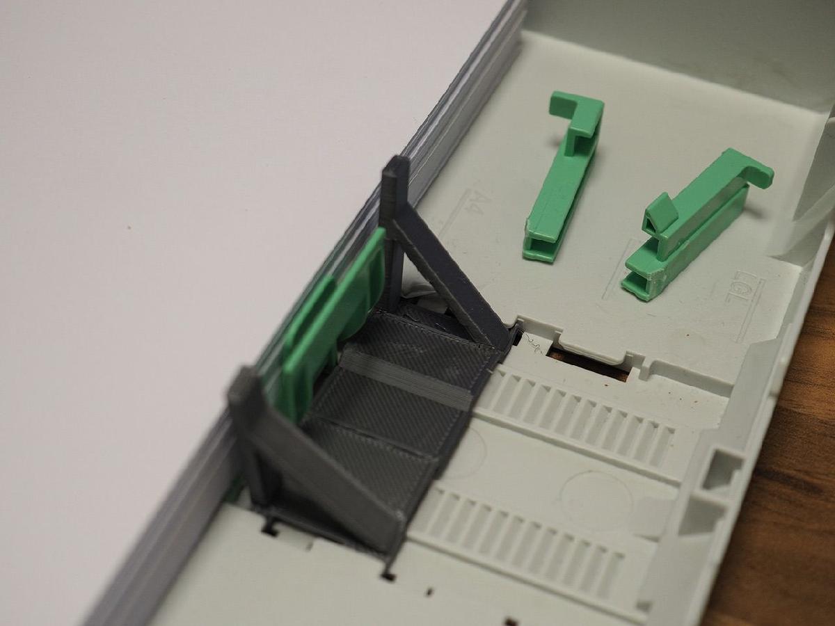 Brother MFC 9340CDW Controle deslizante de papel