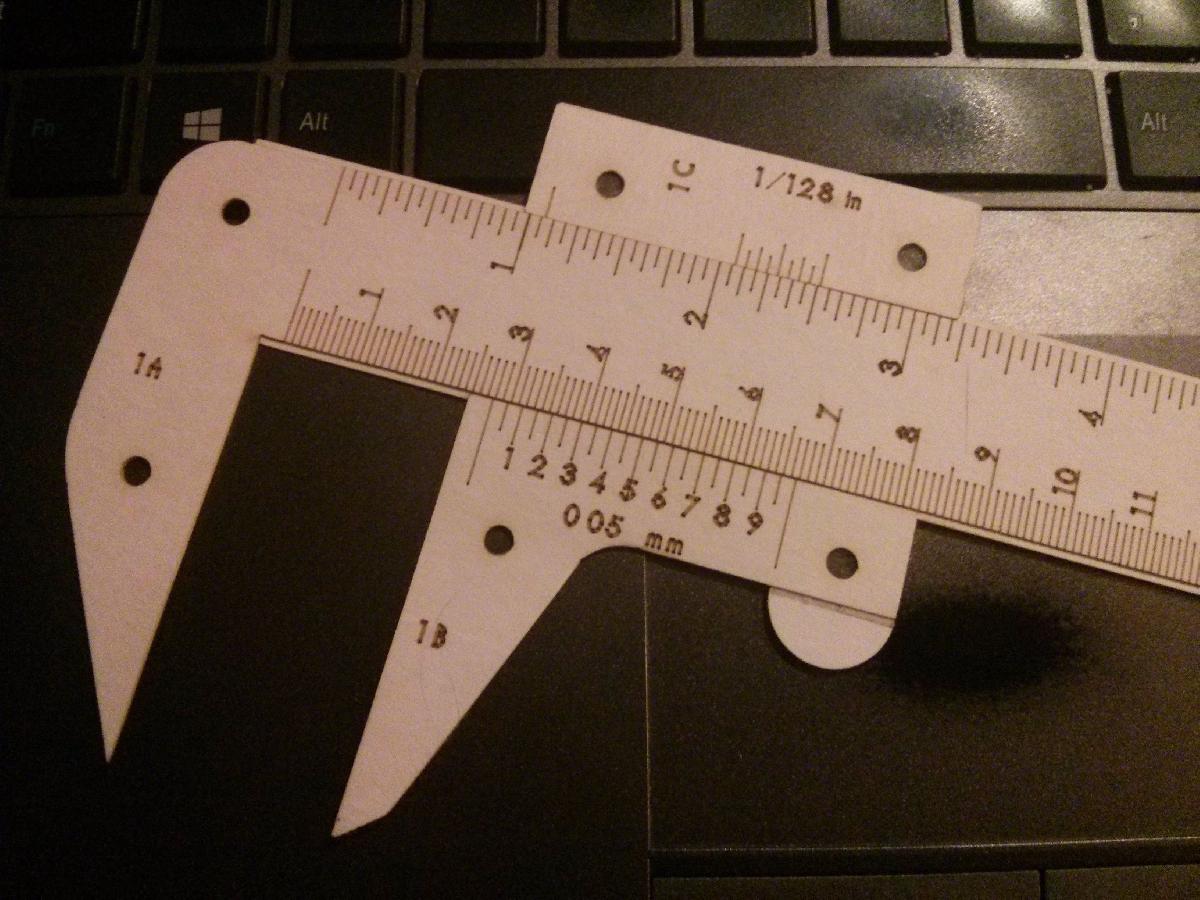 Pincas de papel cortadas a laser com vernier imperial e metrico