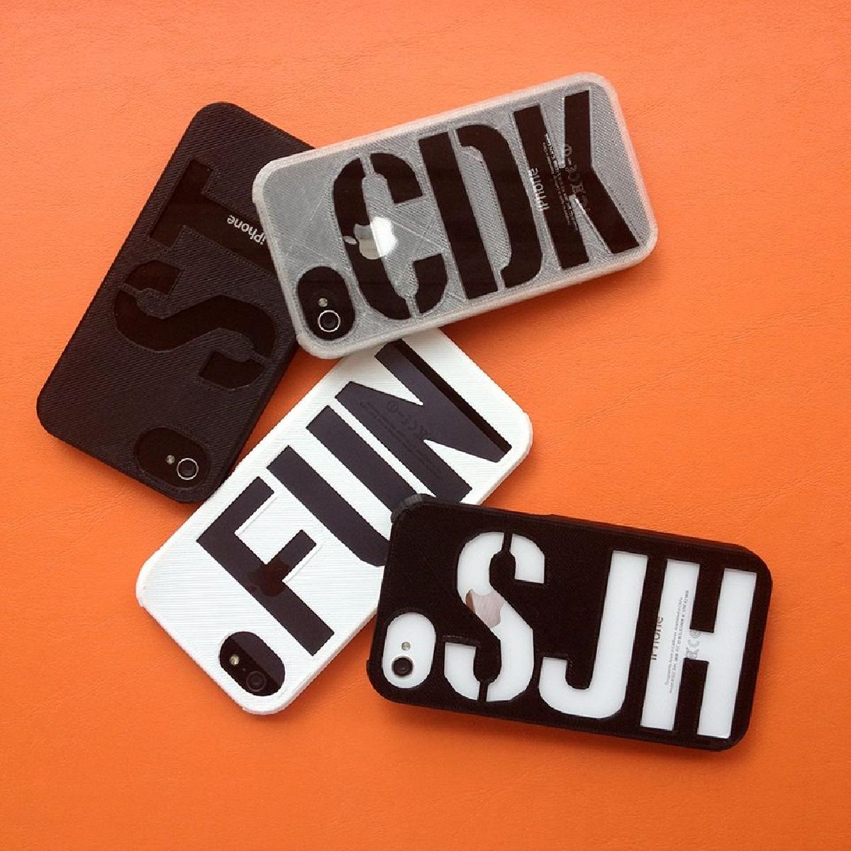 Capa monogramada para iPhone 4, 4S, 5, 5S e 6