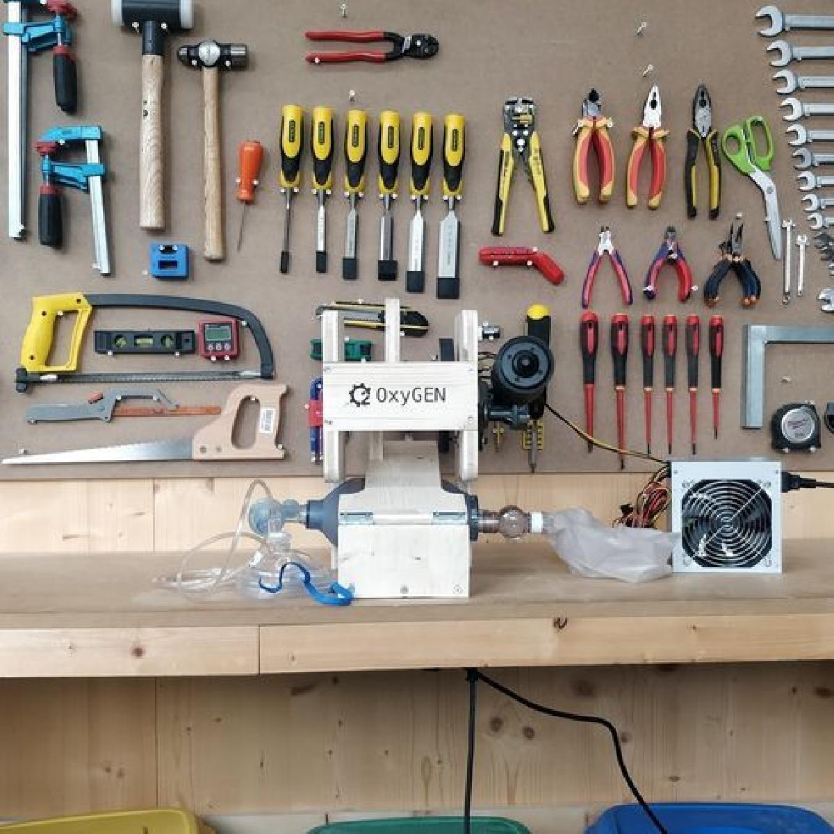 OxyGEN e um dispositivo que responde a falta de respiradores de emergencia na crise de saude da COVID 19.