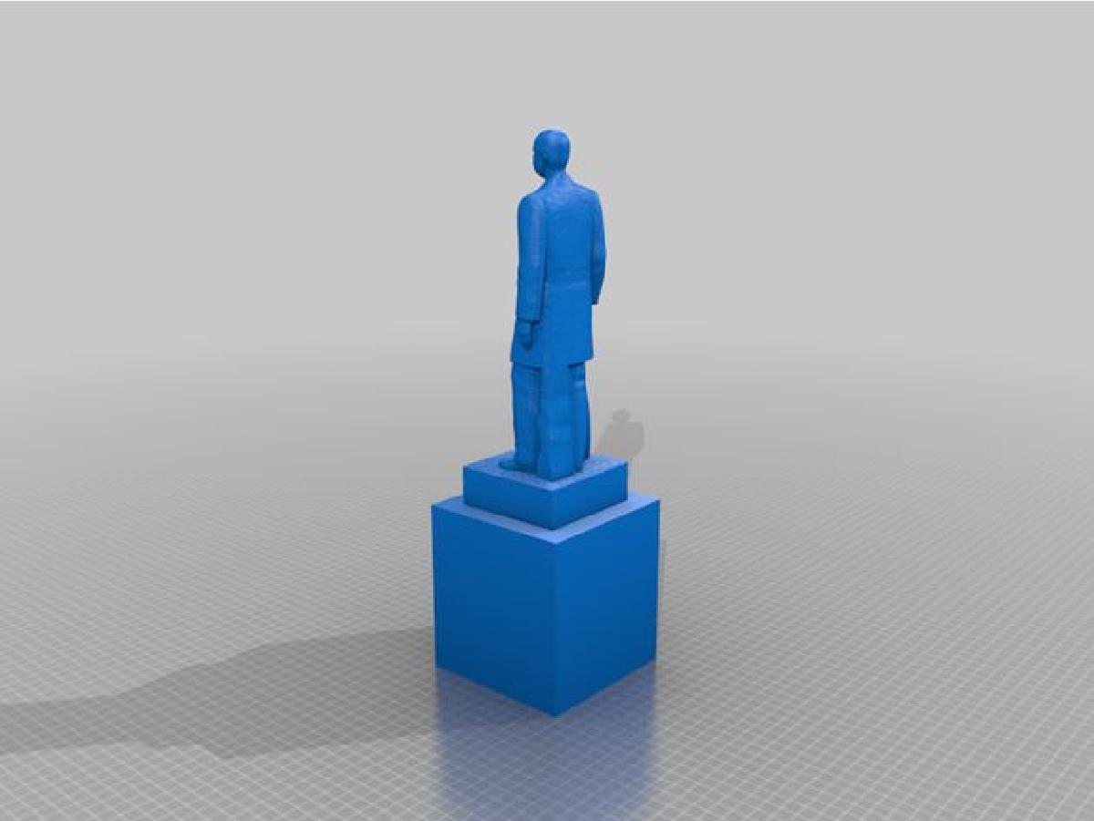 Joao Octavio dos Santos   estatua orla da praia