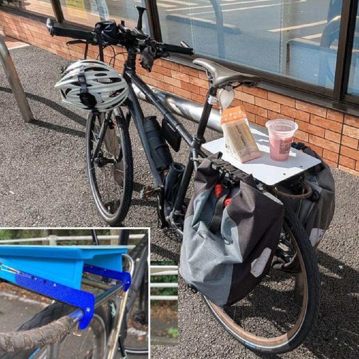 Mesa dobravel no bicicletario traseiro