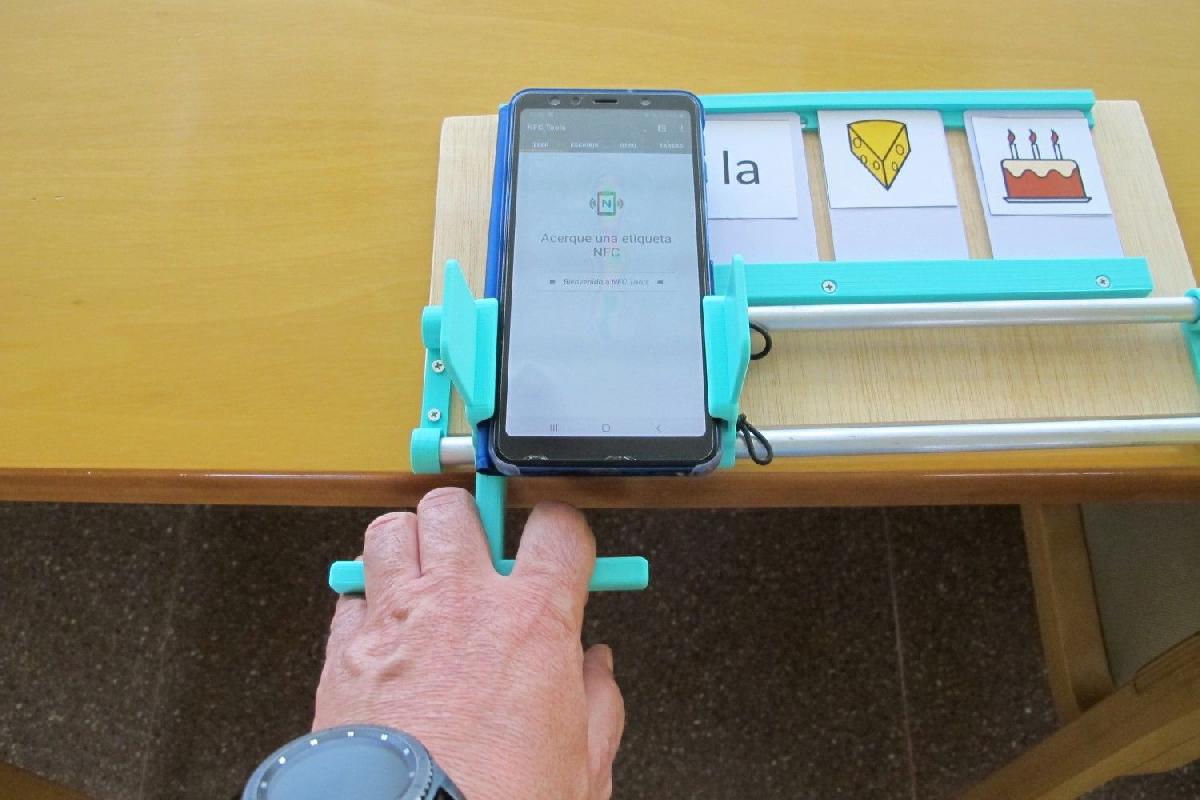 Suporte para movel utilizando o leitor NFC como comunicador.