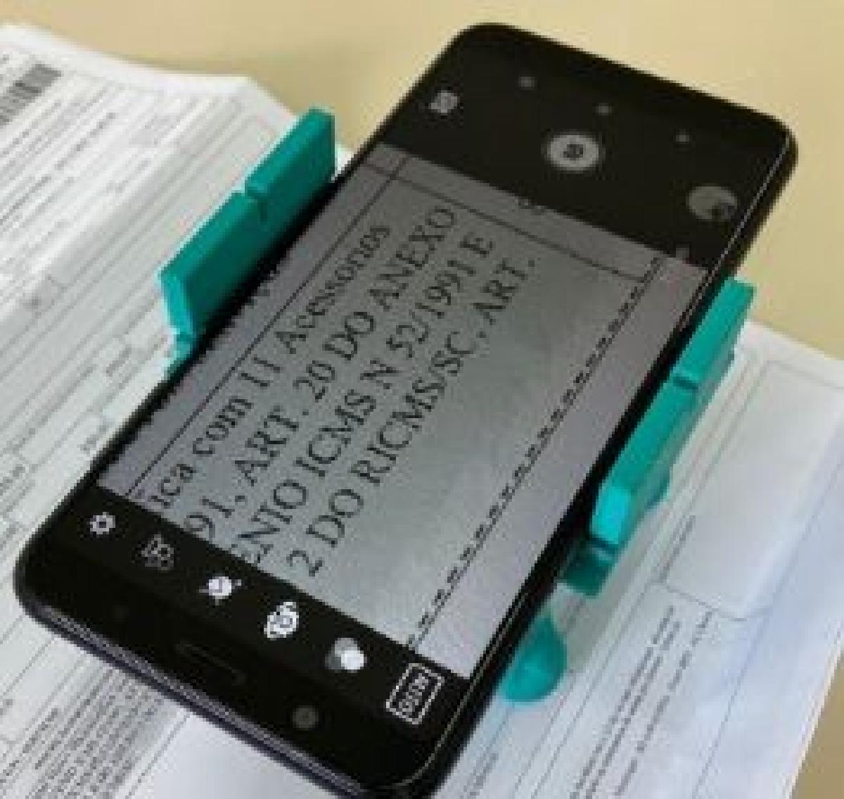 Support for using the mobile phone as a magnifying glass.