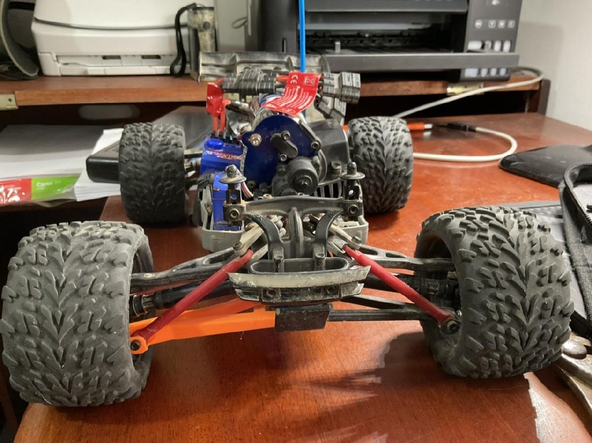 Braco inferior A da Traxxas E revo 1/16