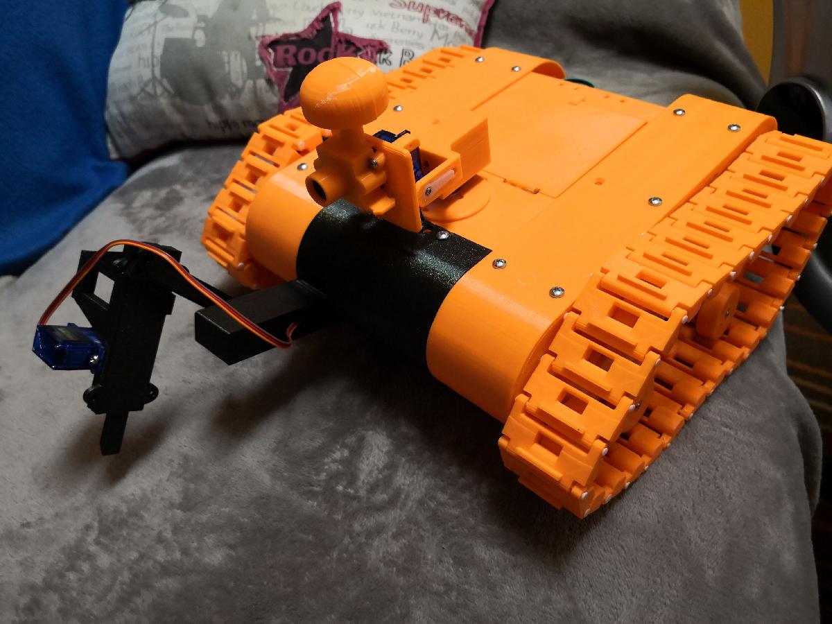 Modificacao de tanque de robo Arduino com suspensao e camera