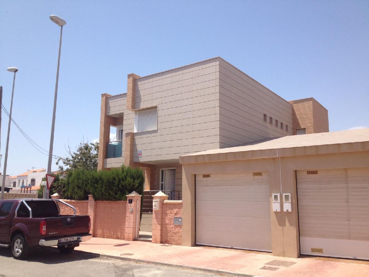 MORADIA UNIFAMILIAR EM 3D