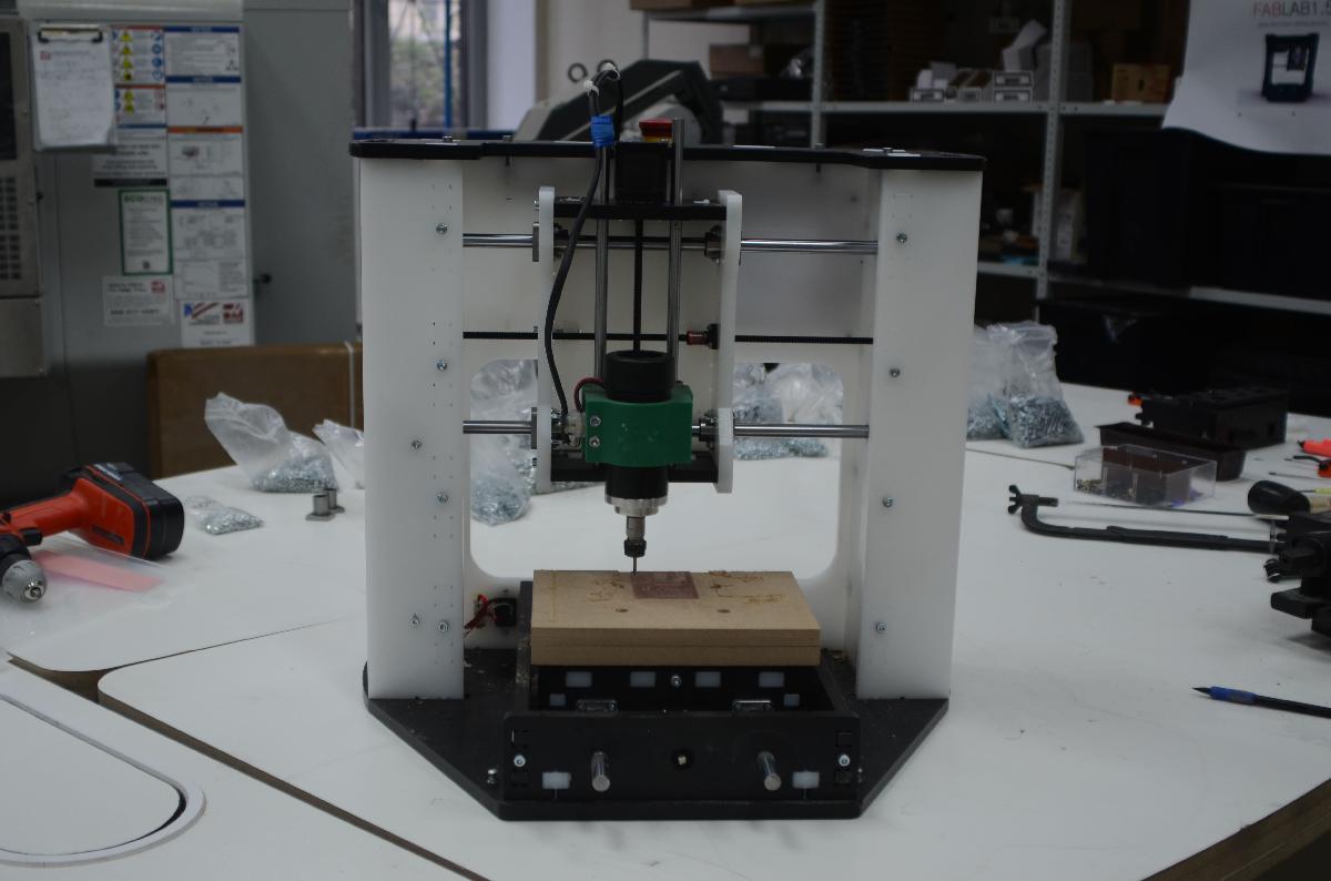 123Mill   Maquina de fresagem CNC de mesa DIY