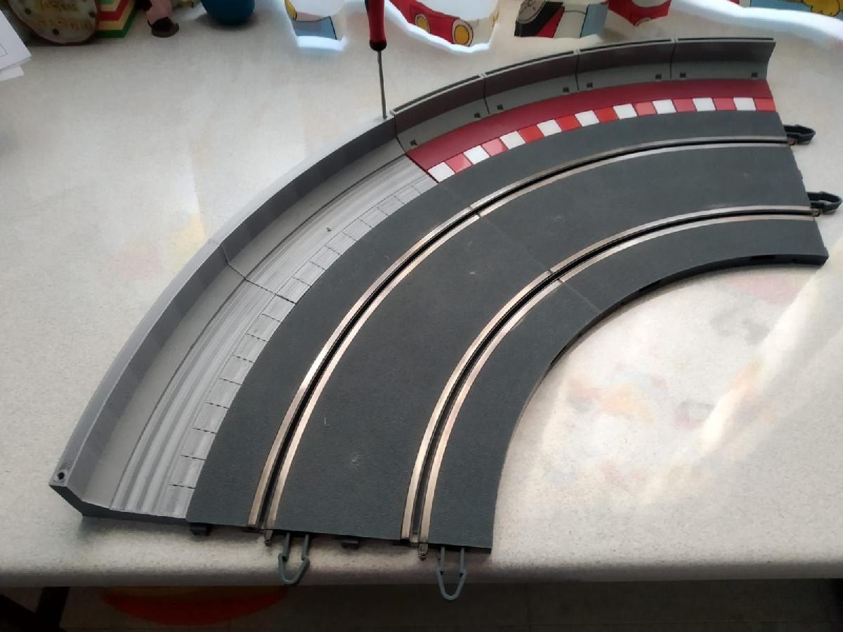 BORDES SCALEXTRIC PIANOS