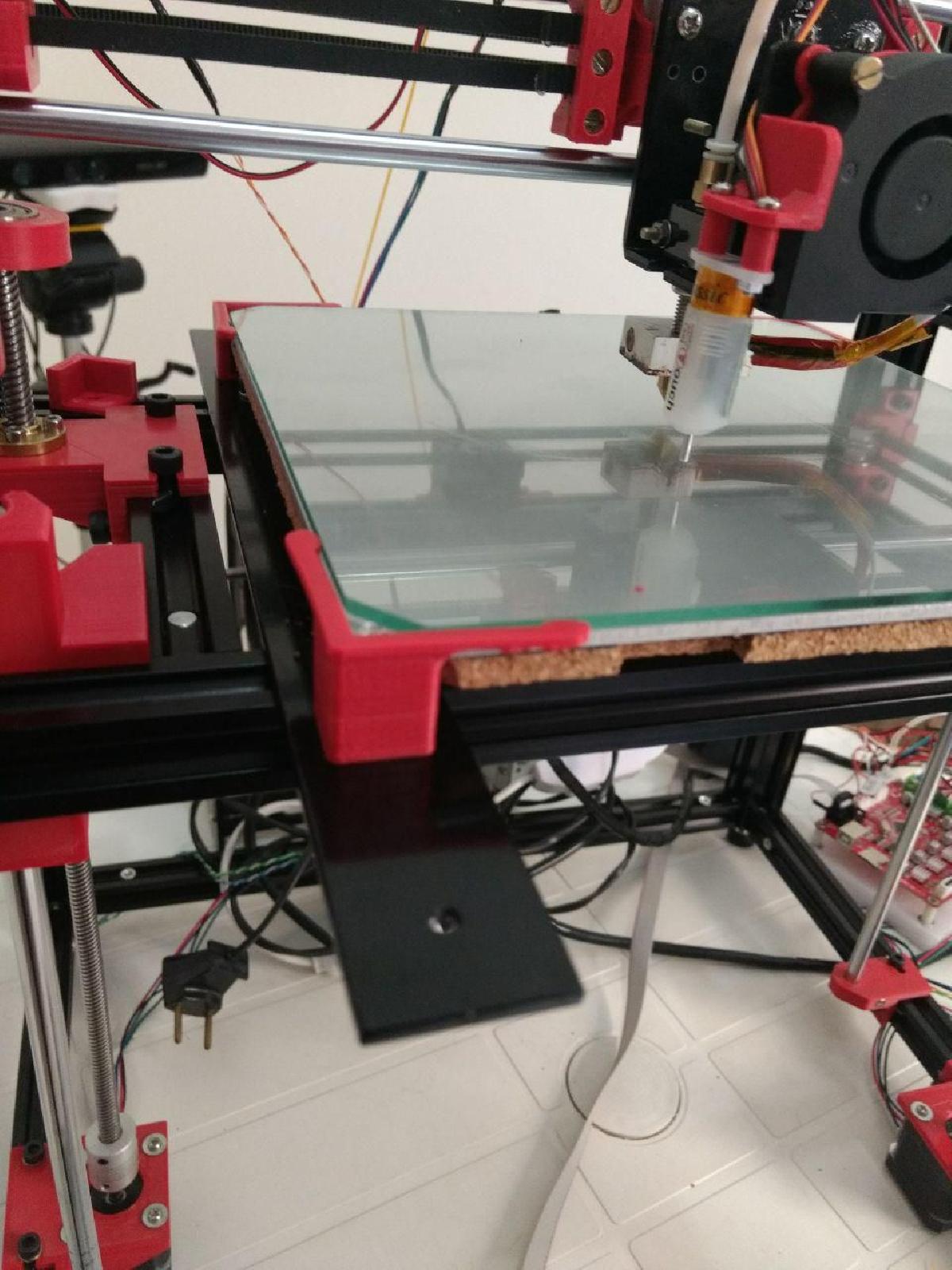 Cama de vidro em esquina