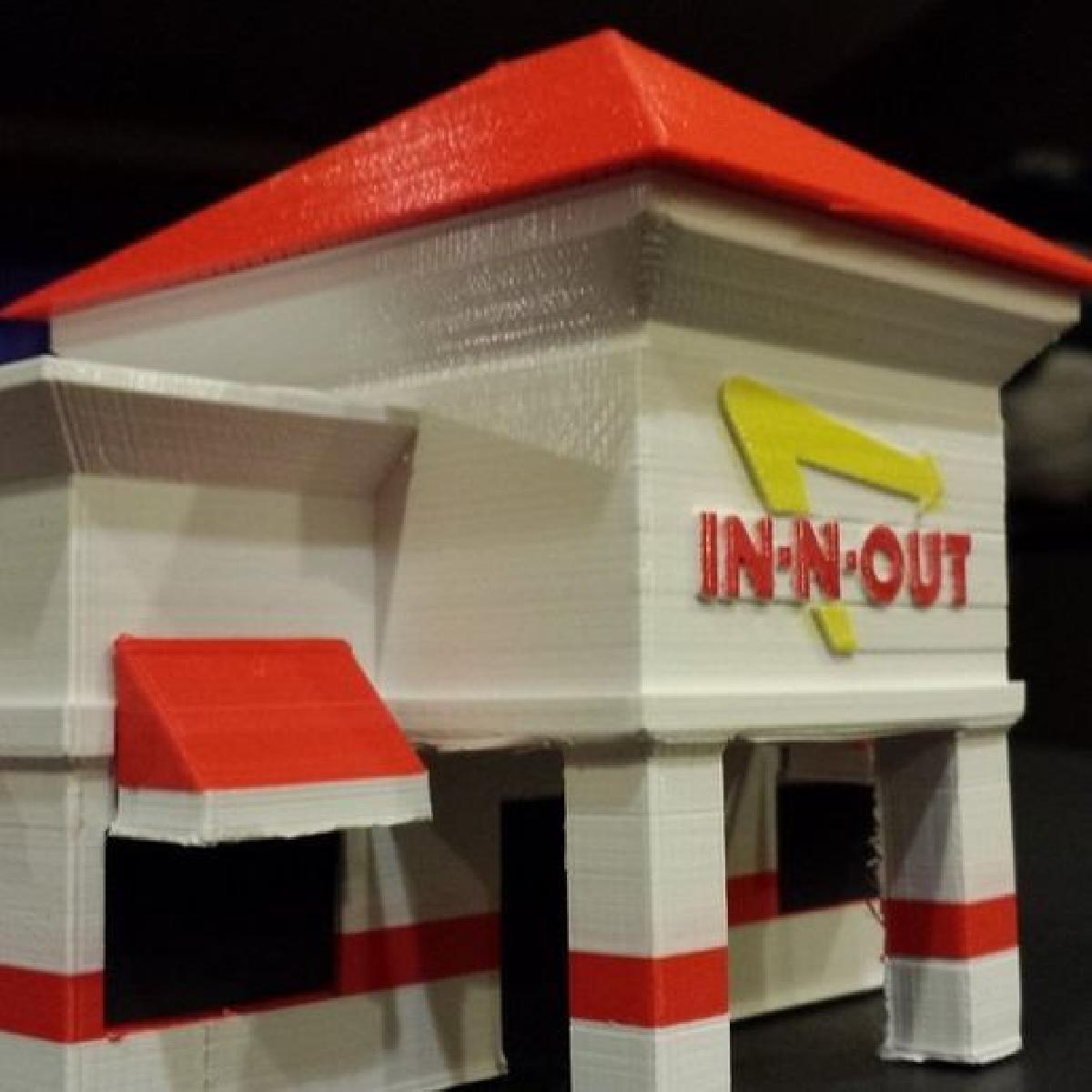 Modelo em escala In N Out
