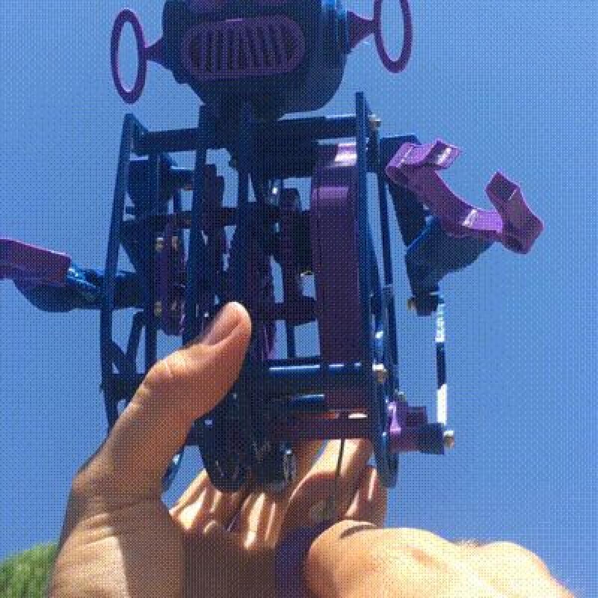 BRINQUEDO DE LATA MECANICO AUTOMATICO