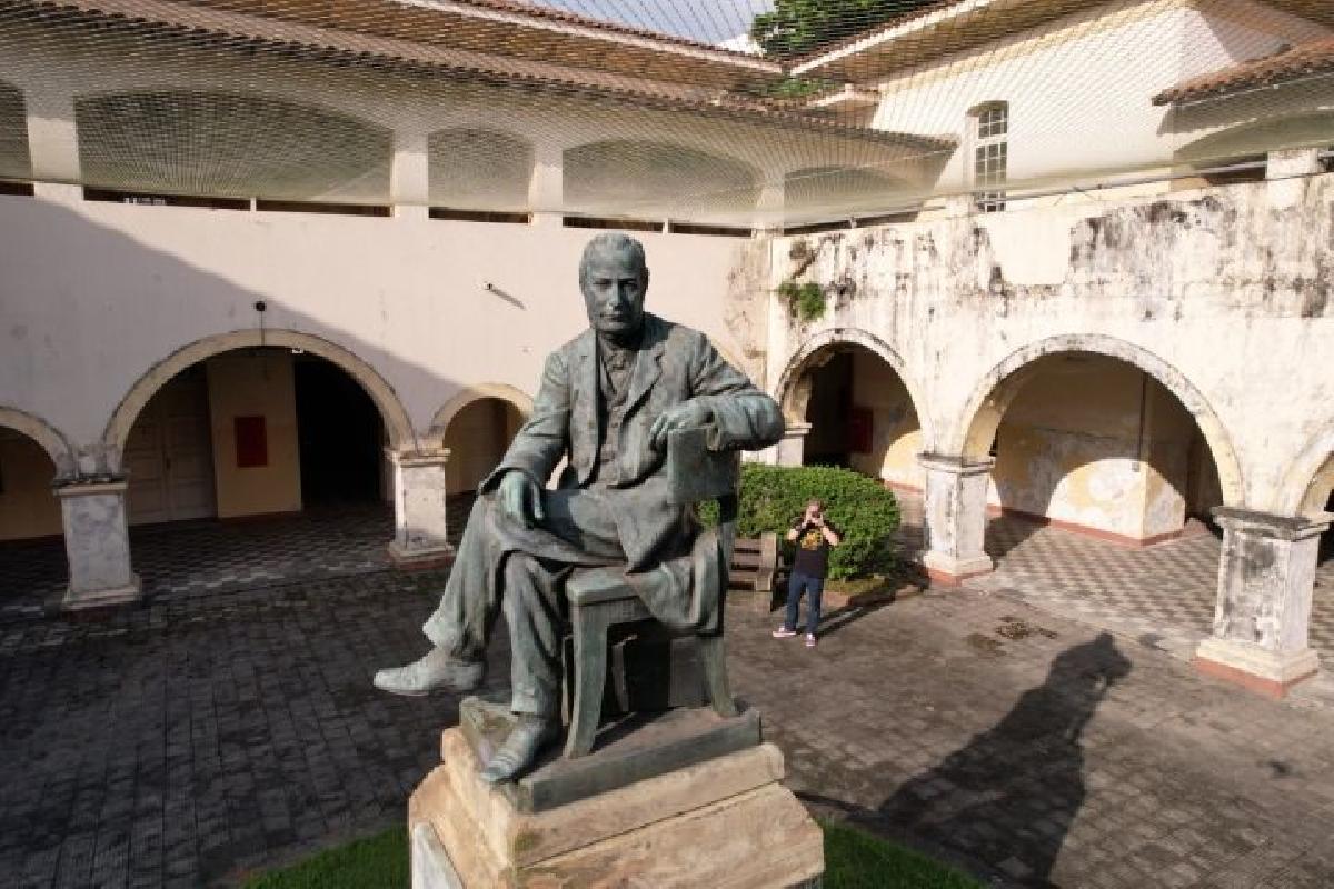 Joao Octavio dos Santos   monumento mausoleu