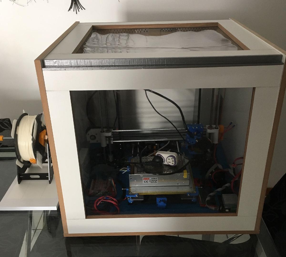 Pecas plasticas para case Anet A8 construidas com estrutura de aluminio perfurado + folhas de MDF.