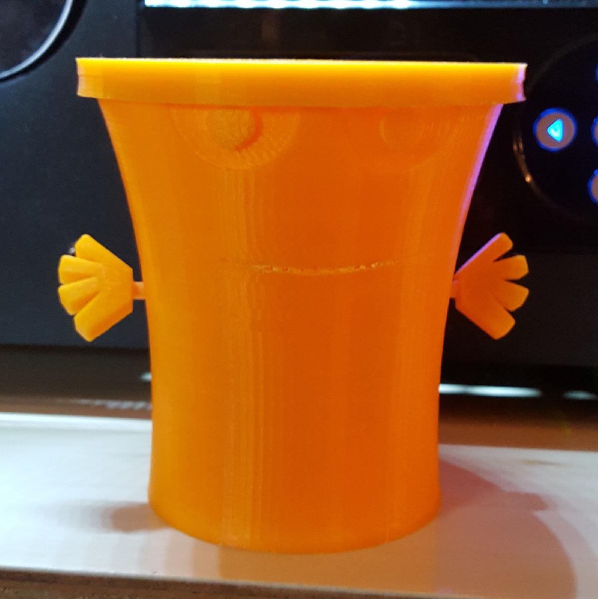 Copo inspirado no personagem Master Shake com bracos / chapeu removiveis (tampa)   da Aqua Teen Hunger Force.
