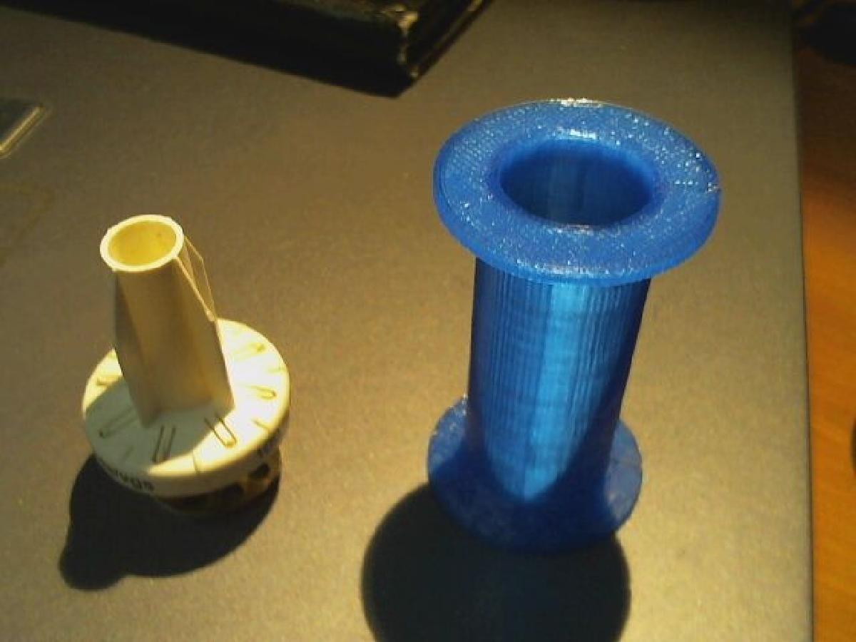 Bobina para recarregar 250 metros de fio.