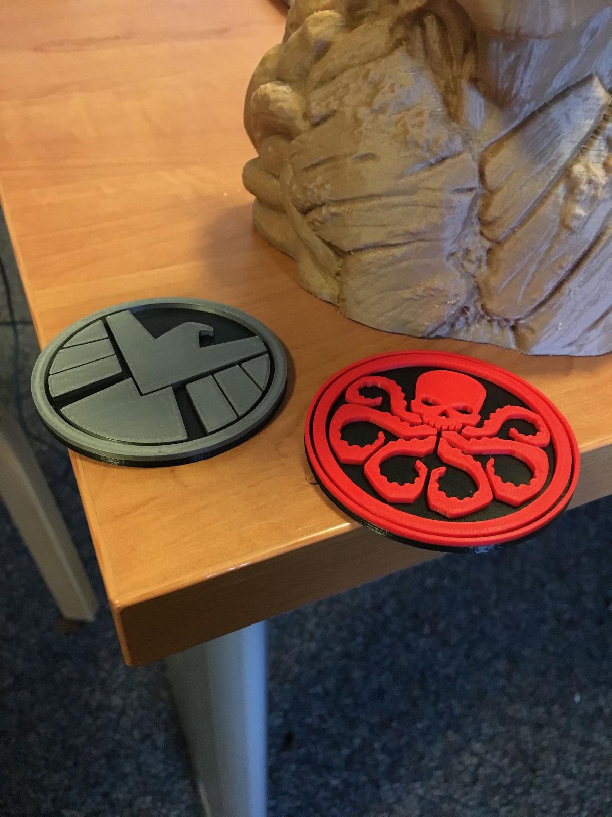 Emblemas da Marvel SHIELD e Hydra