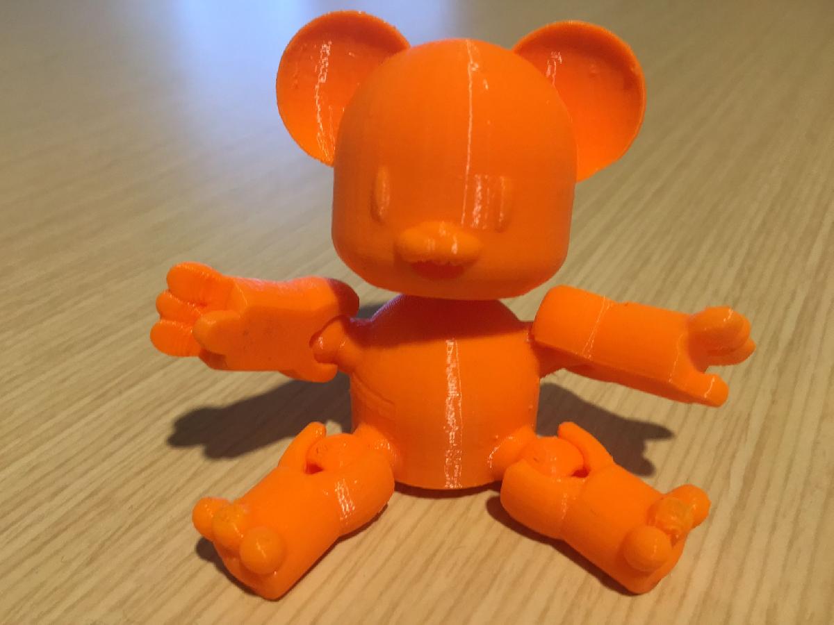 Figura Chibi em branco com partes de urso alternativo.