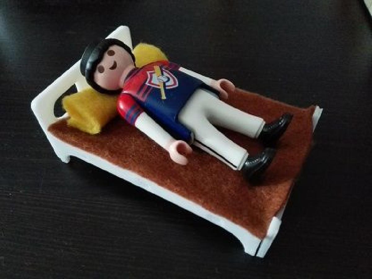 Cama para boneco playmobil