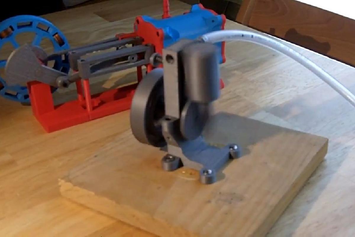 Maquina a Vapor Oscilante em Funcionamento MKI