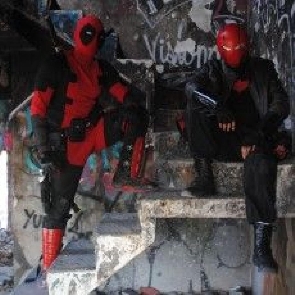 Máscara de capuz vermelho