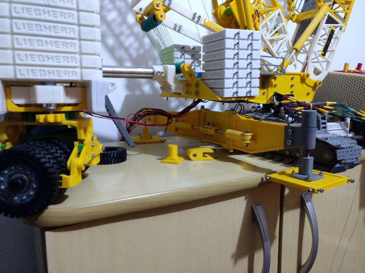 Motorized leg LR 1750