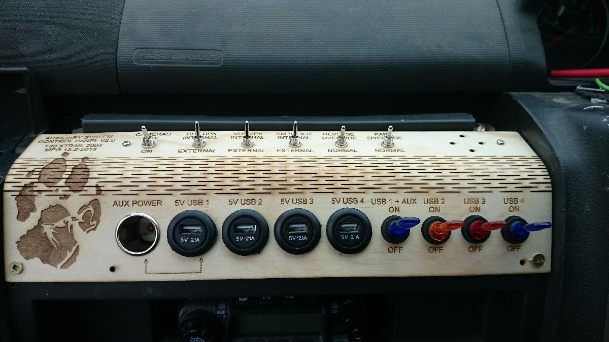 Substituicao do painel do Nissan XTrail T30   com suporte para Garmin Muvi.