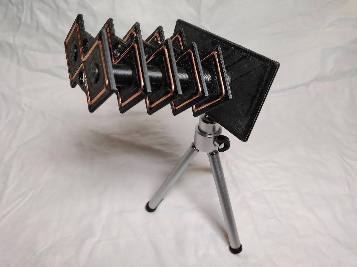 Antena Yagi Biquad WiFi 2.4GHz com refletor e distancias de elementos fixos