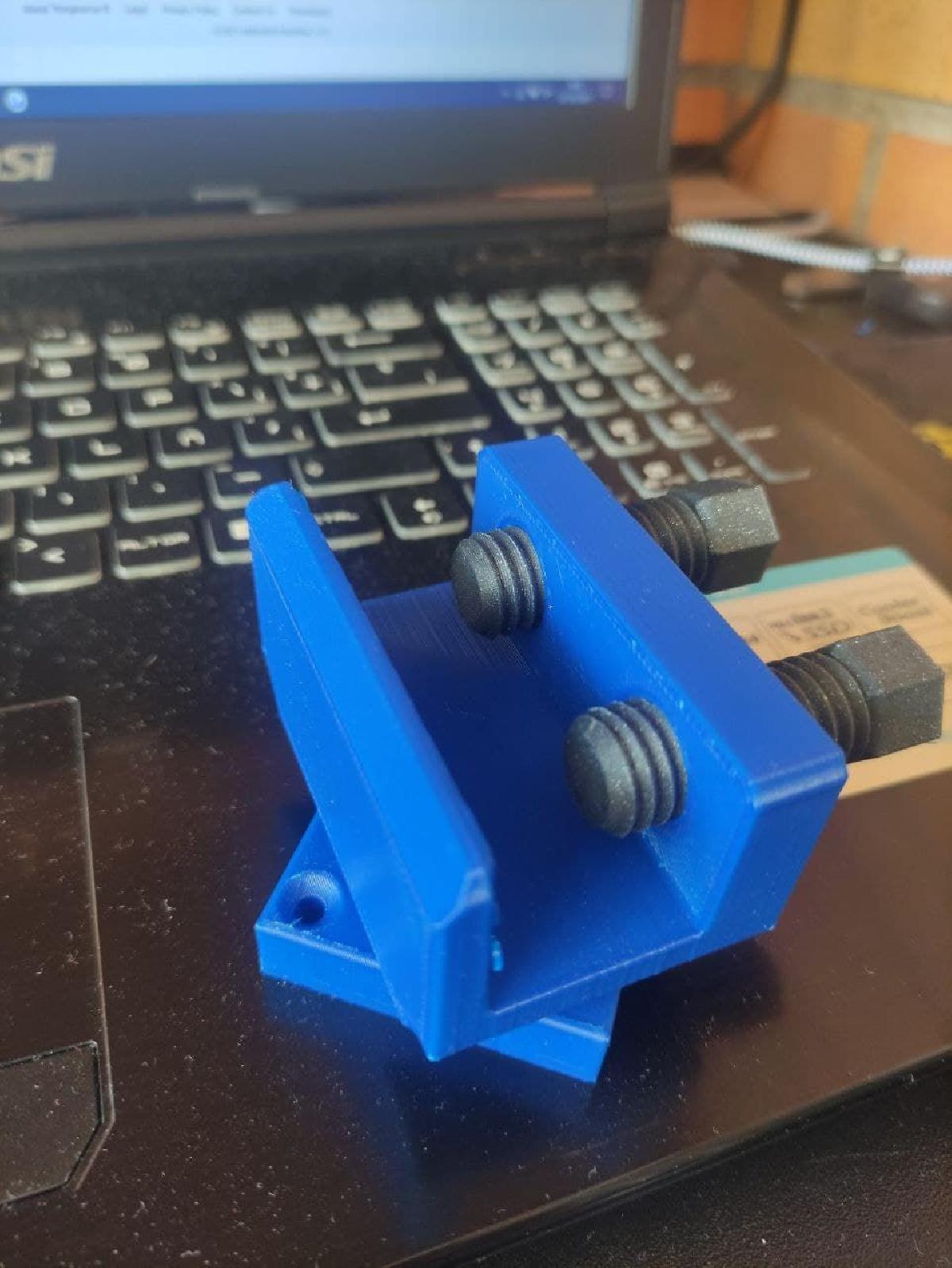 Suporte universal rotativo adaptavel