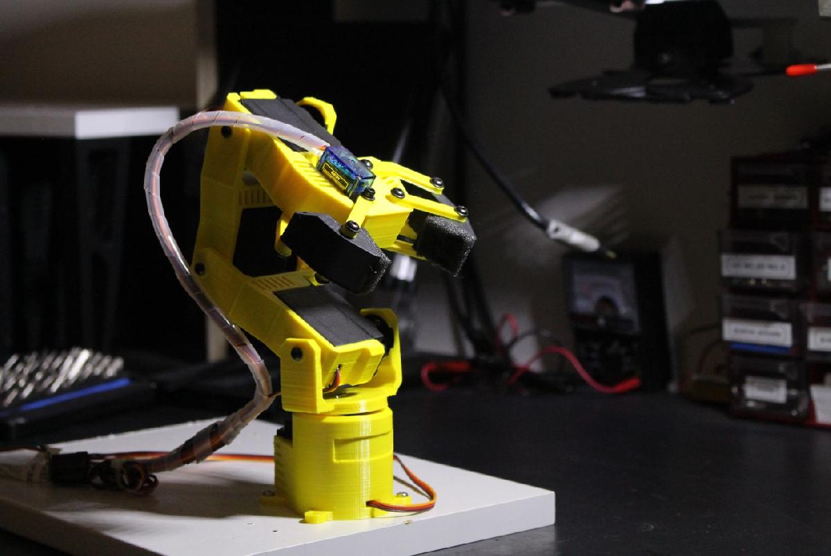 Braco Robotico ESP32 BT com Servos de Alto Torque + App Android