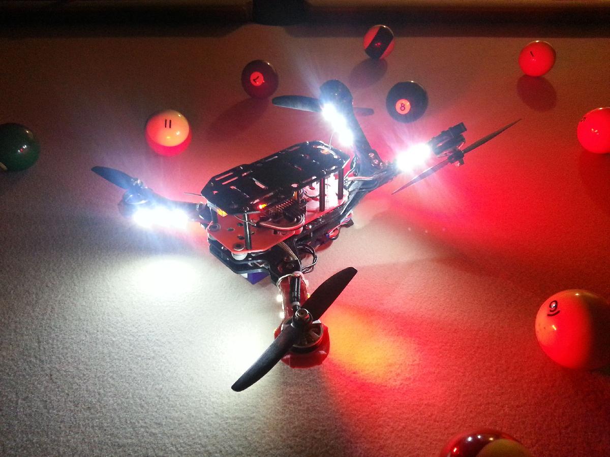 MVQ: Mini Quadcopter de Cauda em V