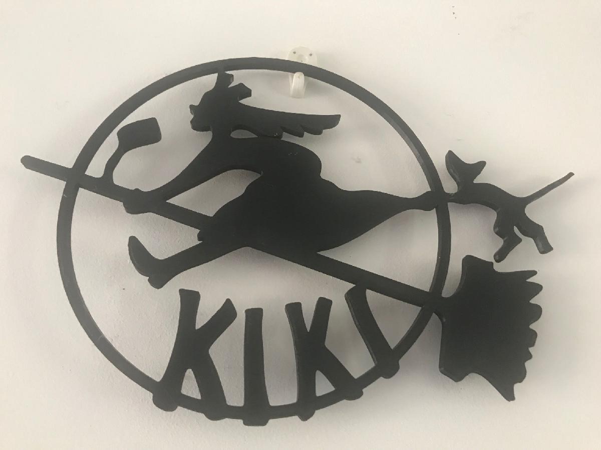 O Painel da Loja da Kiki, a pequena bruxa / Sinal de Servicos de Entrega da Kiki